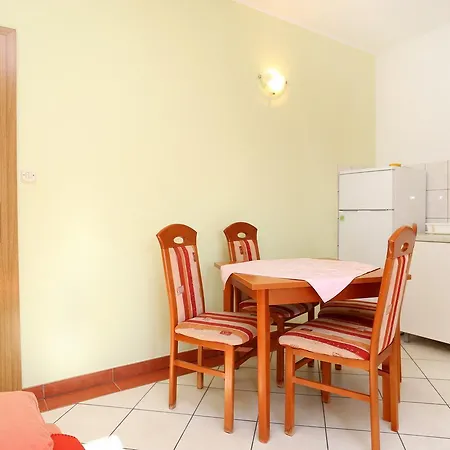 10323b Apartment *